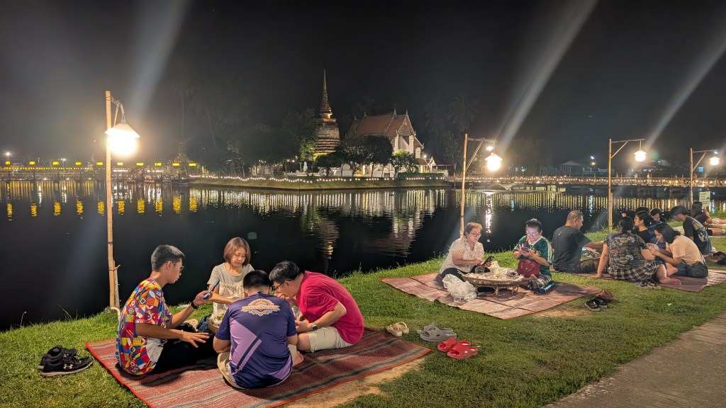 Escalade et vestiges Khmers de Bangkok à Sukhothaï